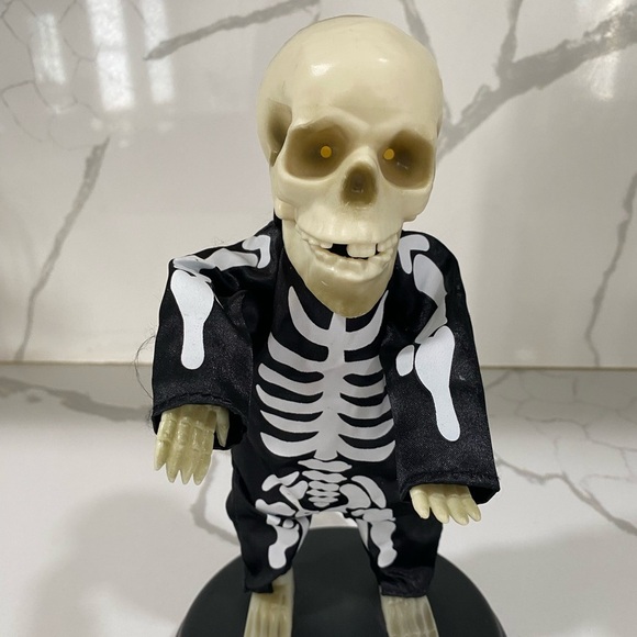 Gemmy grave raver dancing skeleton (works) -Halloween - Picture 3 of 7
